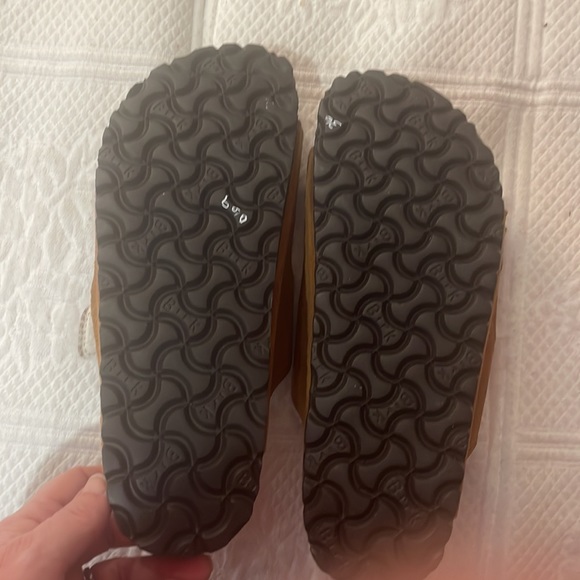 Birkenstock NWOT Arizona Suede/Shearling slides. Women’s size 36. New- no tag. - Picture 6 of 8